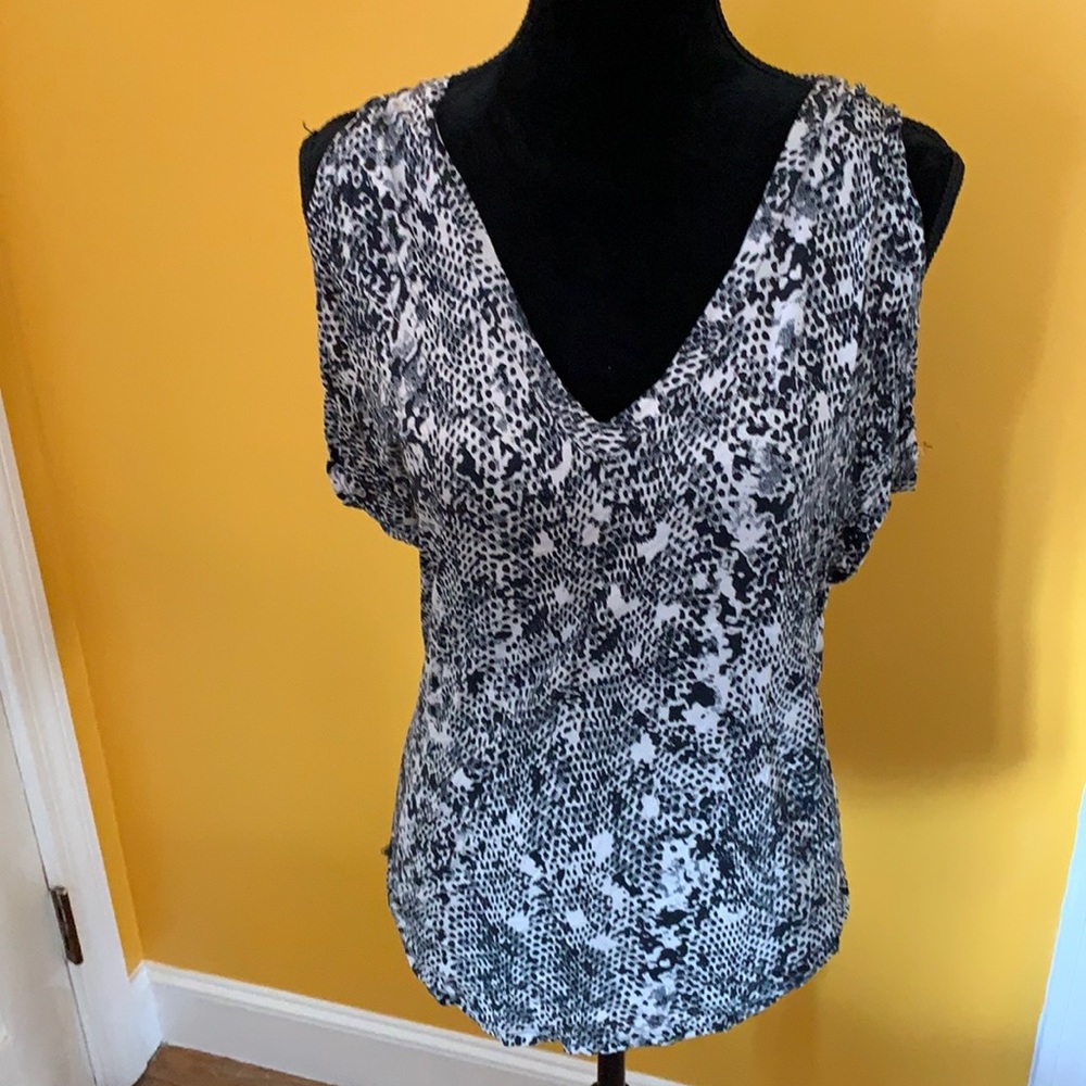 Snakeskin sleeveless blouse sz M